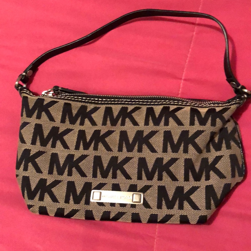 Michael Kors Pursue